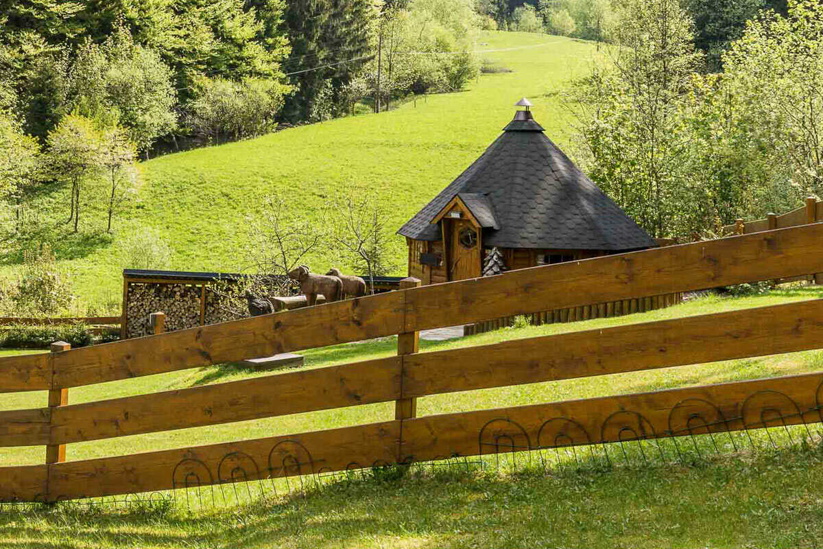 Ubytování U Justina chaloupka se nachází v malebné krajině Velkých Karlovic v Beskydech.